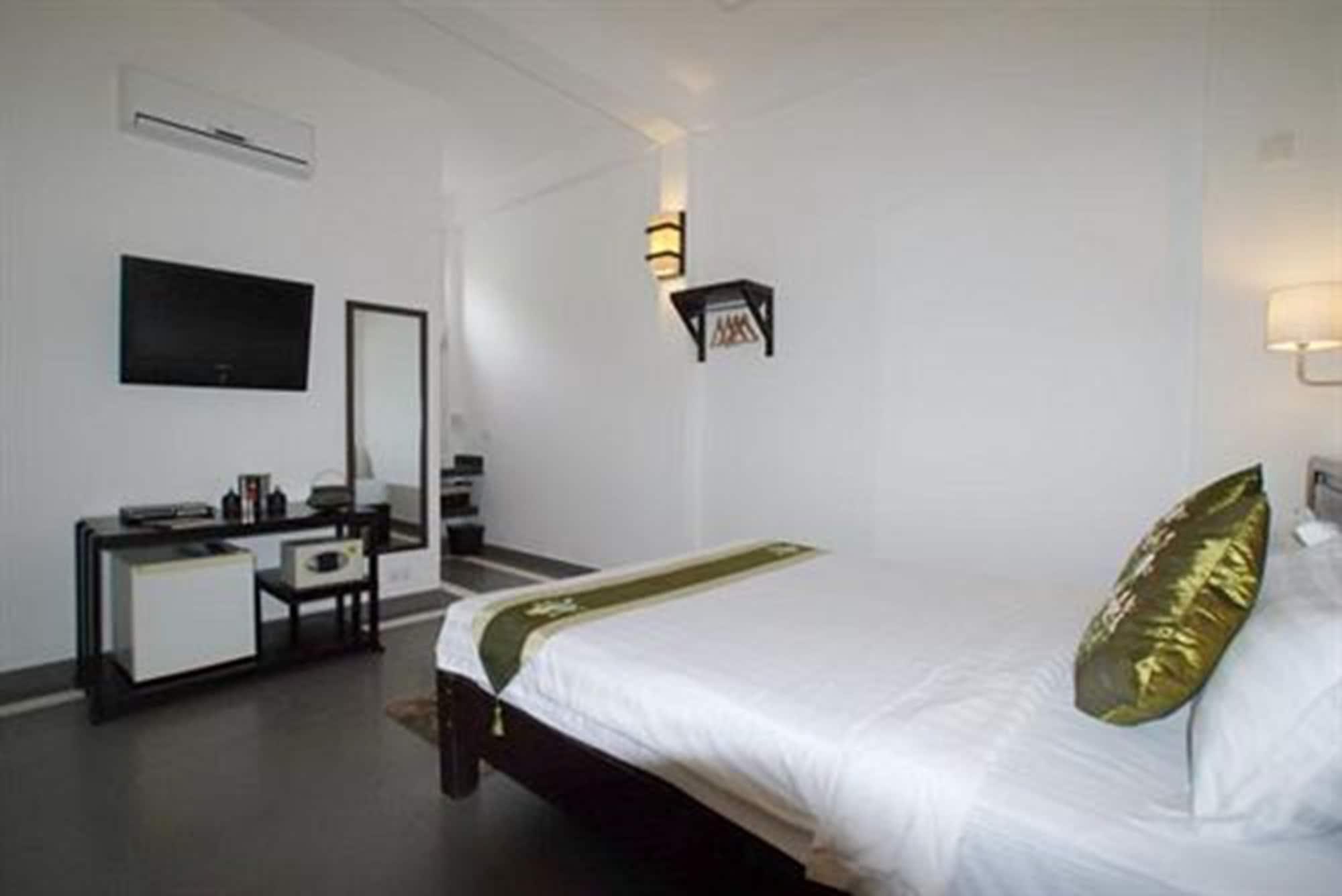 The Columns Hotel Kampot Ngoại thất bức ảnh