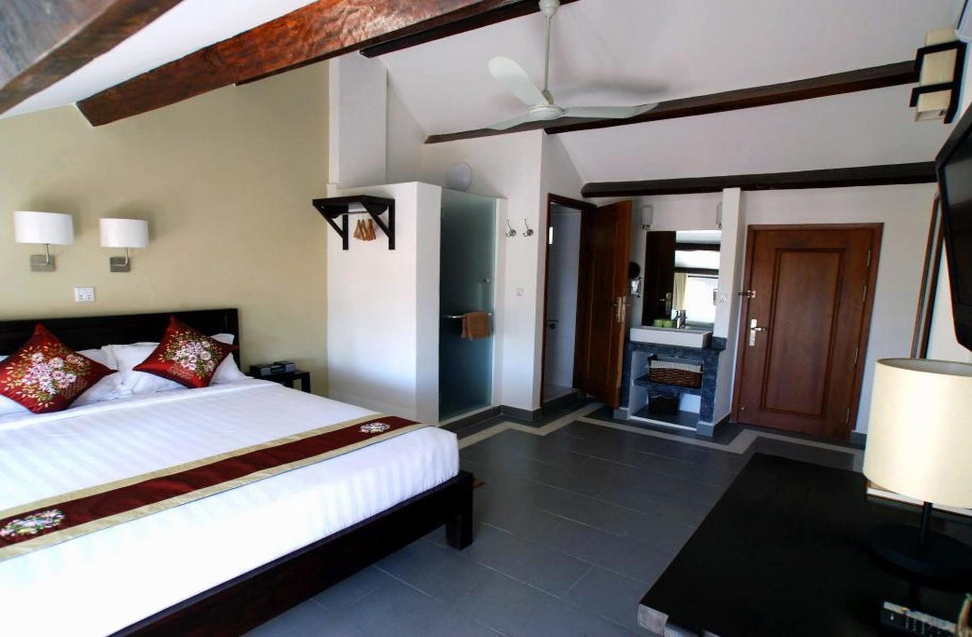 The Columns Hotel Kampot Ngoại thất bức ảnh