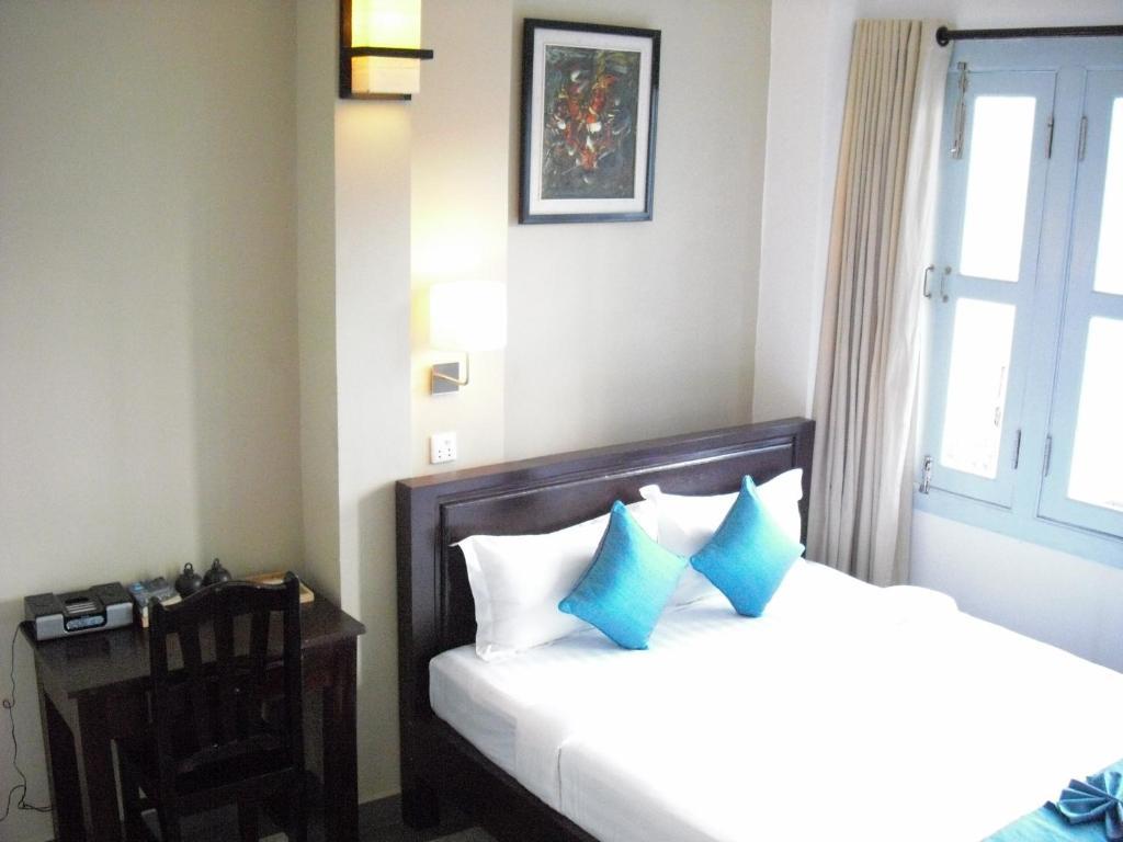 The Columns Hotel Kampot Phòng bức ảnh